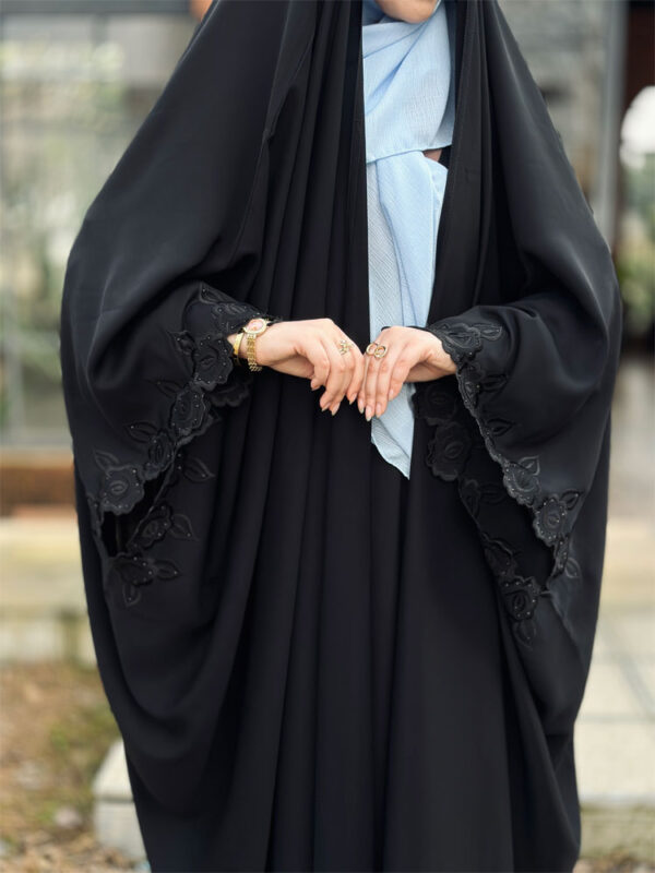 یاسمین رز ندا سوئیسی