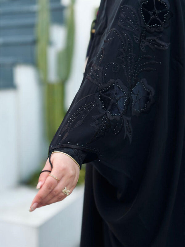 چادر گلدوزی شقایق