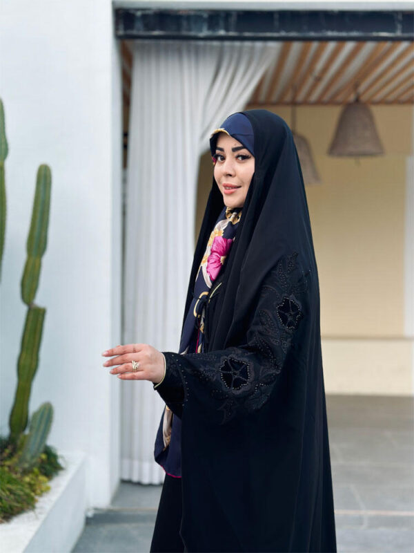 چادر گلدوزی شقایق